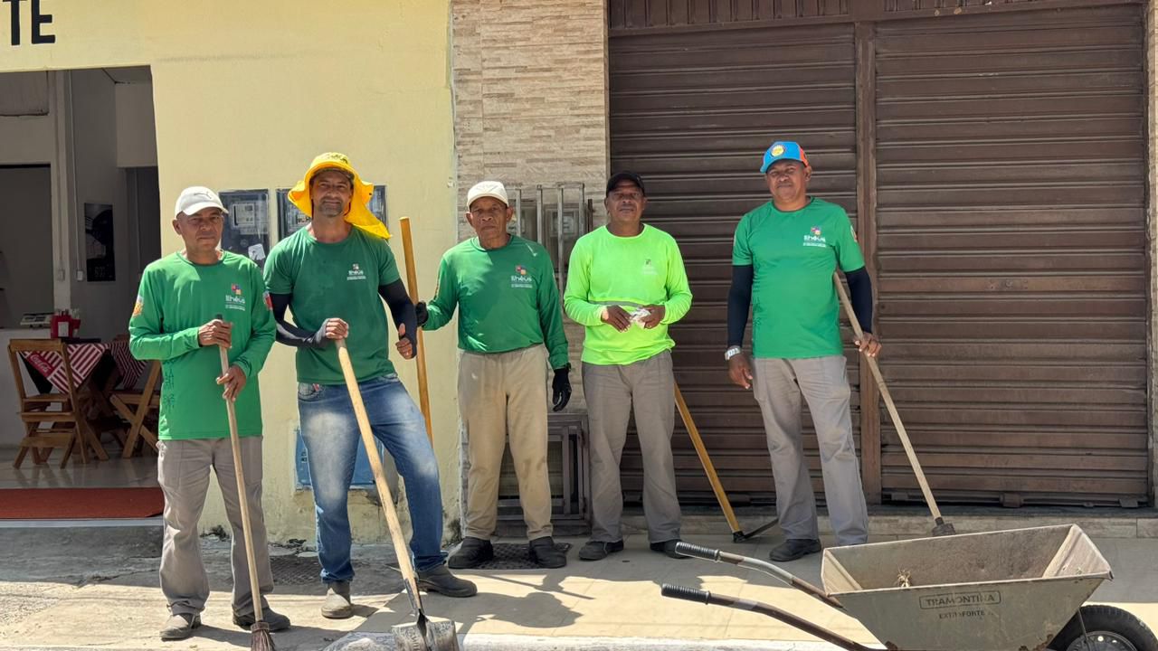 Prefeitura de Ilhéus realiza serviço de limpeza na Sapetinga, Hernani Sá e Conquista Prefeitura de Ilhéus realiza serviço de limpeza na Sapetinga, Hernani Sá e Conquista