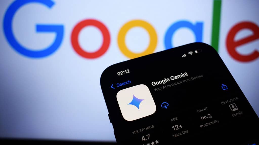 O aplicativo Google Gemini aparece na tela. Gemini é uma aplicação de inteligência artificial produzida pela Google. Nova York, EUA 14.05.2025