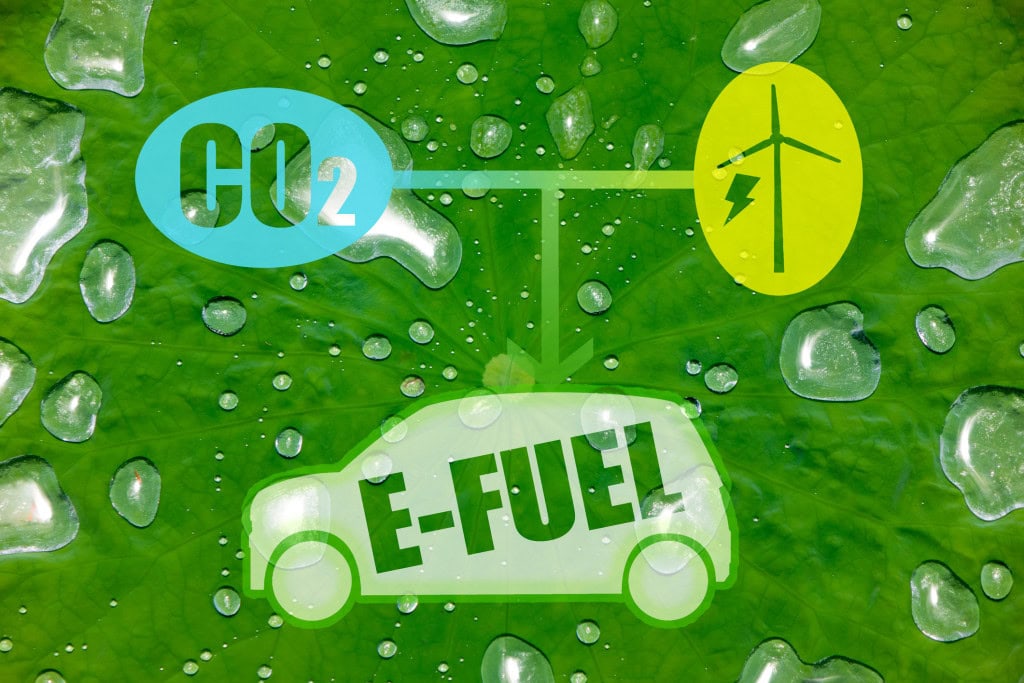 Ilustração mostra produção de e-fuel a partir de hidrogênio e energia renovável