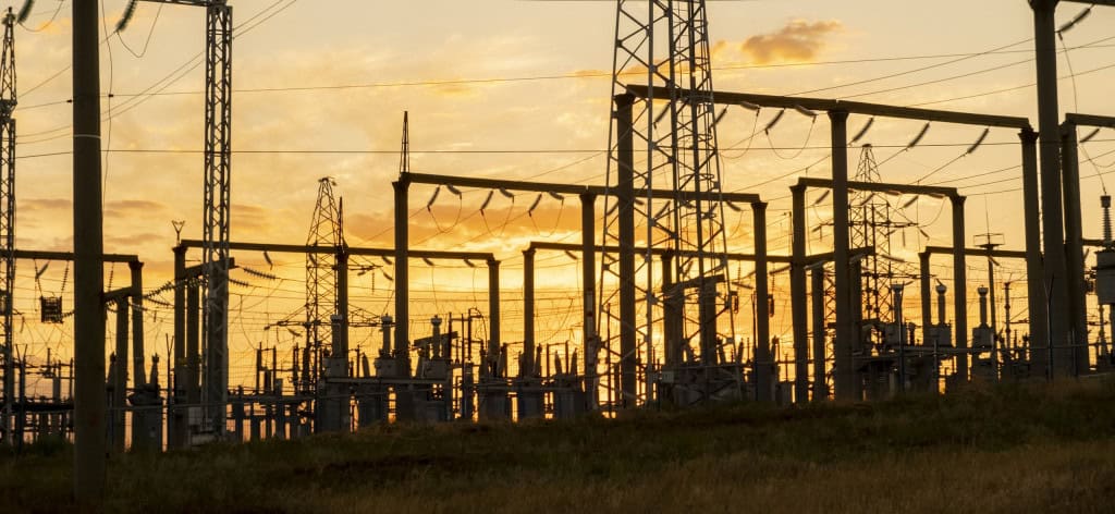 Estrutura de transmissão de energia elétrica em rede de alta tensão