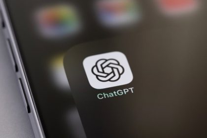 OpenAI lança modelos de áudio para tarefas de voz em tempo real