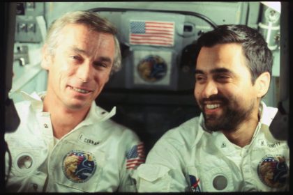 Trump libera arquivos classificados sobre OVNIs com registros das missões Apollo Trump libera arquivos classificados sobre OVNIs com registros das missões Apollo