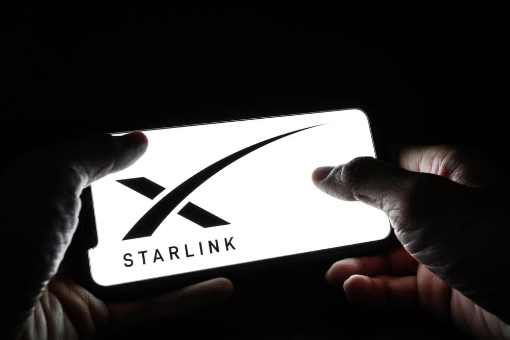 Internet via satélite Starlink; celular