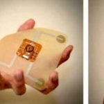 Sensor ultrafino sem bateria monitora coração com energia transmitida pelo corpo Sensor ultrafino sem bateria monitora coração com energia transmitida pelo corpo