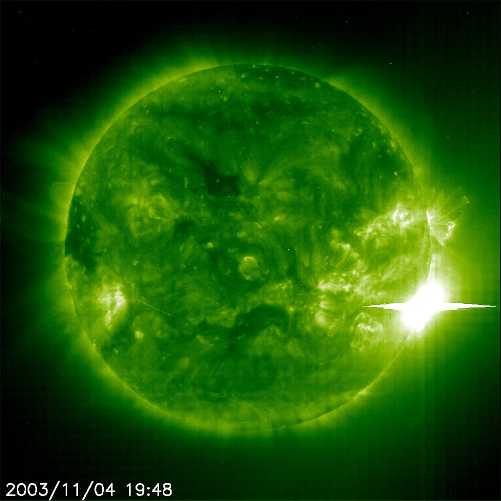 Explosão solar superpoderosa pode atingir a Terra a qualquer momento Explosão solar superpoderosa pode atingir a Terra a qualquer momento