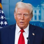Trump Phone ganha certificação e se aproxima de possível lançamento nos EUA Trump Phone ganha certificação e se aproxima de possível lançamento nos EUA