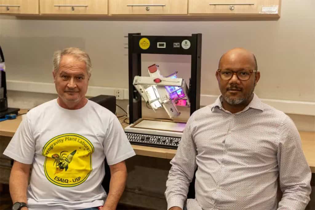 Paulo Hercilio Viegas Rodrigues e Adrito Toms Pais da Cunha