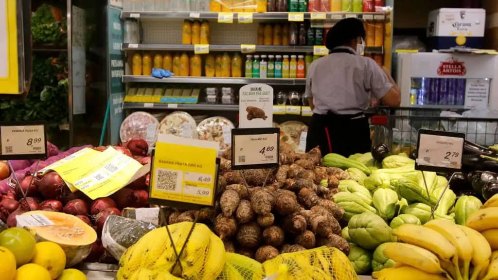 Frutas em supermercado