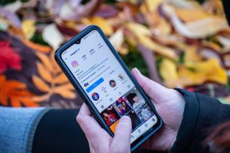 Grécia aprova lei que bane redes sociais para menores de 15 anos